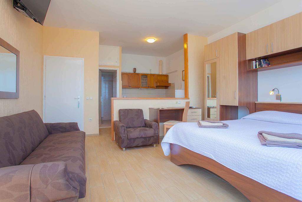 Guest House Lovric Lumbarda Esterno foto