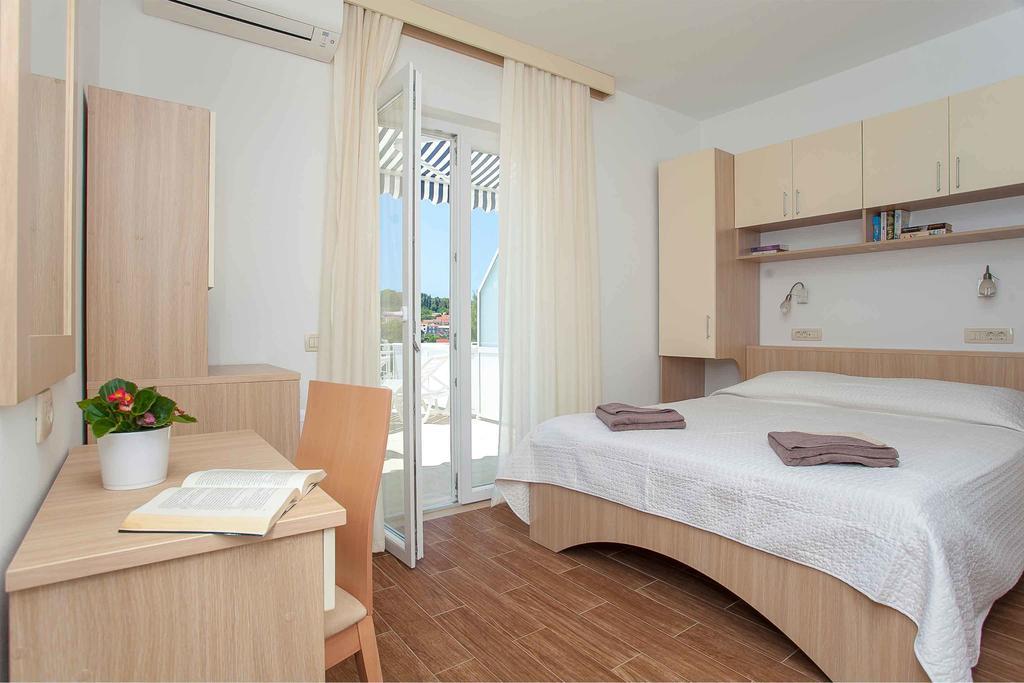 Guest House Lovric Lumbarda Esterno foto